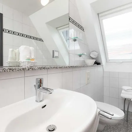 Haus Koebesine 25 فندق