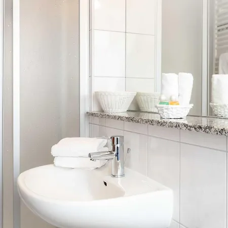فندق Haus Koebesine 25 *